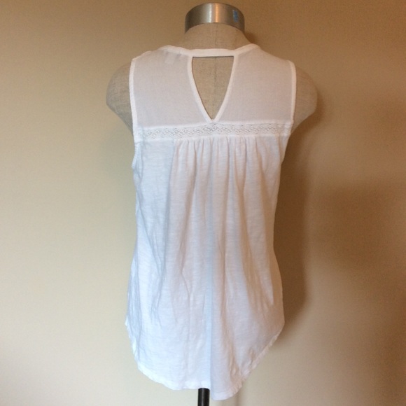 Lucky brand embroidered keyhole sleeveless blouse - Picture 2 of 6